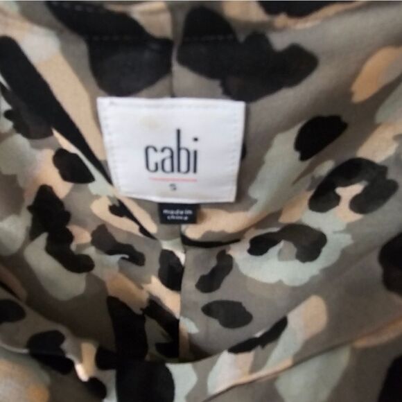 Cabi Multi Color Algeria Tiered Leopard Print Cold Shoulder Top Small, excellent - Picture 2 of 4